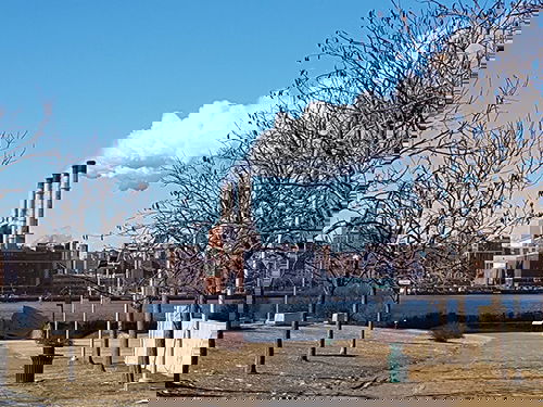 East River Estate Park
