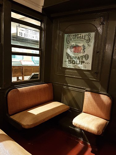 Interior de un vagón de metro antiguo en el Museo de Tránsito de Nueva York en Brooklyn - Foto de Andrea Hoare Madrid