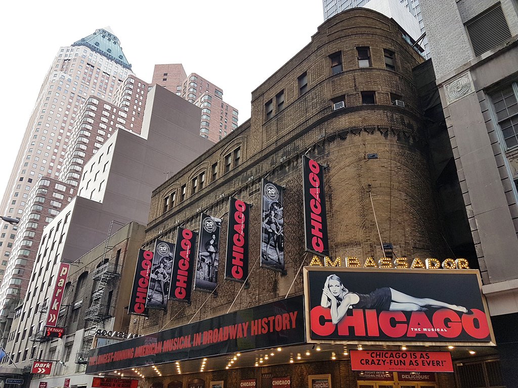 Ambassador Theater en Broadway, marquesina musical Chicago - Foto de AHM