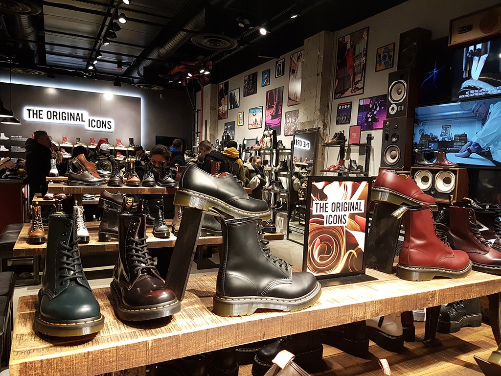 Donde comprar en Nueva York zapatos: Tienda Botas Doc Martens en Times Square Manhattan - Foto de AHM