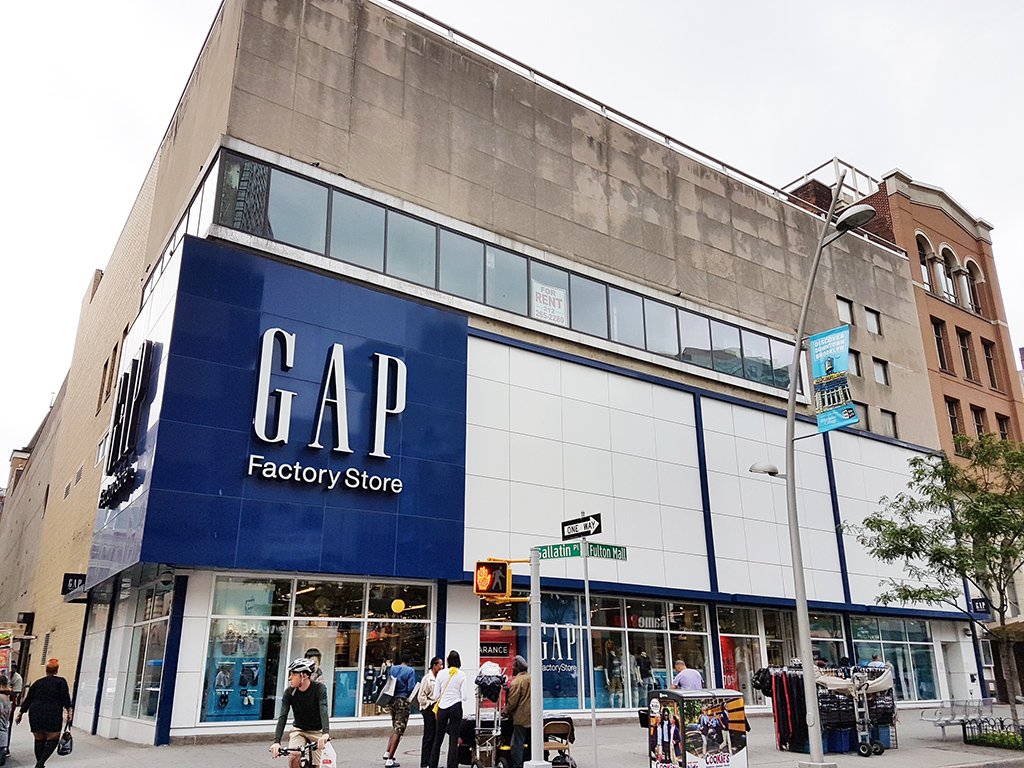 GAP Factory Outlet en Fulton Street Mall en Downtown Brooklyn - Foto de AHM
