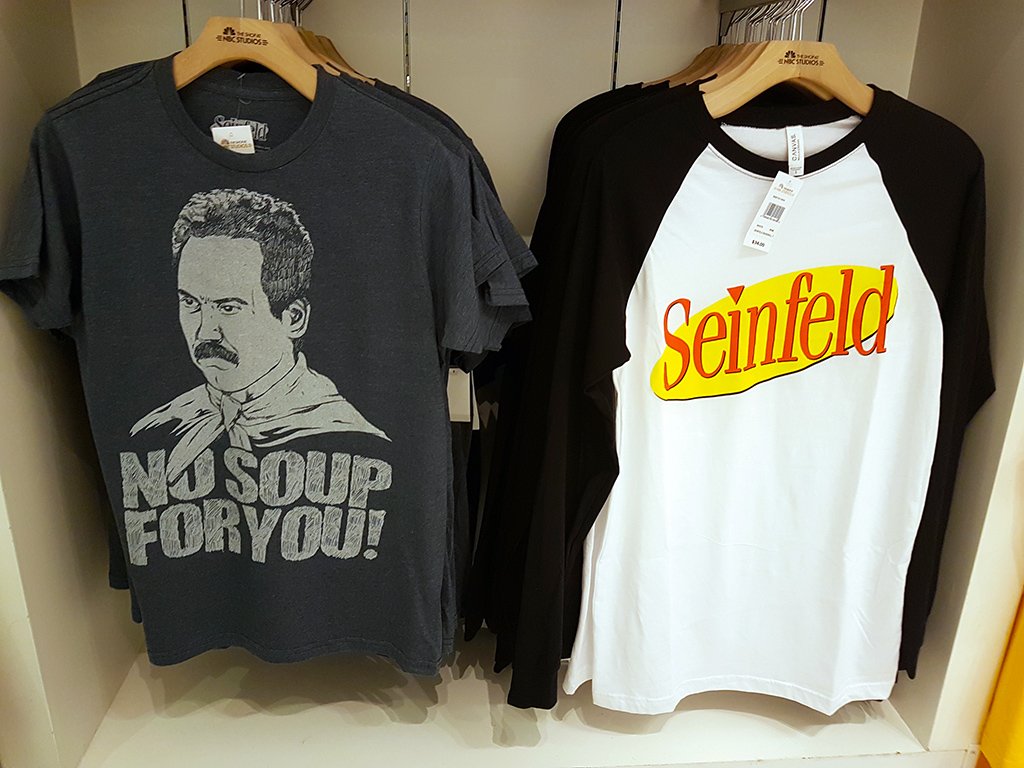 T-shirts, franelas, poleras o remeras de Seinfield en la Tienda de los Estudios NBC en el Rockefeller Center - Foto de AHM