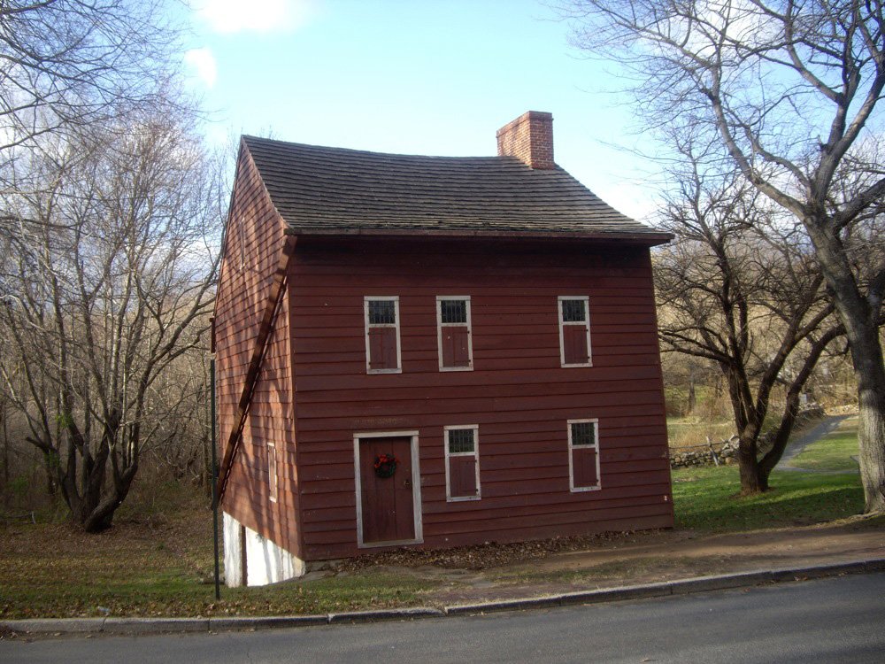 Casa del Pueblo Histórico de Richmond en Staten Island de Dmadeo / CC BY-SA (https://creativecommons.org/licenses/by-sa/4.0), vía Wikimedia disponible en https://commons.wikimedia.org/wiki/File:Vorleezer-house.jpg