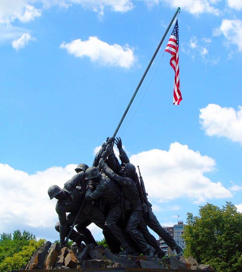 Estatua de monumento a Iwo Jima en Washington (4 marines y un médico de la armada clavando la bandera de Estados Unidos en el Monte Suribachi) - Foto de AHM