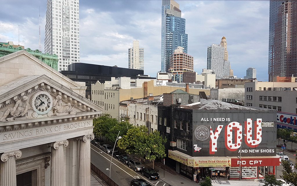 Panorámica de Downtown Brooklyn desde Century 21 de Fulton Street Mall, a la izquierda el edificio histórico del Dime Saving Bank - Foto de Andrea Hoare Madrid