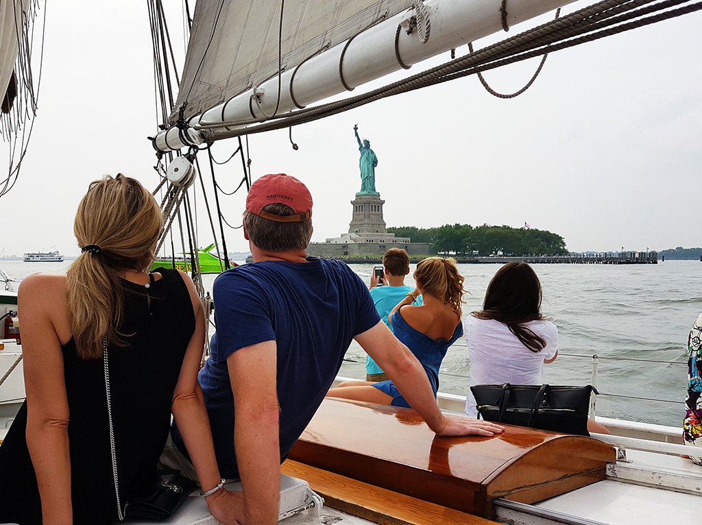 Viaje alrededor de Liberty Island en el velero histórico Schooner Pioneer - Foto de Andrea Hoare Madrid