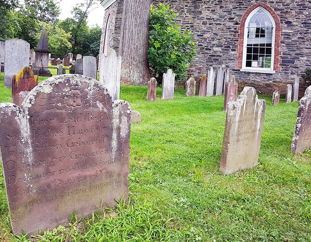 Antiguas lápidas de los colonos holandeses que poblaron el Valle del Hudson. Cementerio de Sleepy Hollow. Foto de Andrea Hoare Madrid