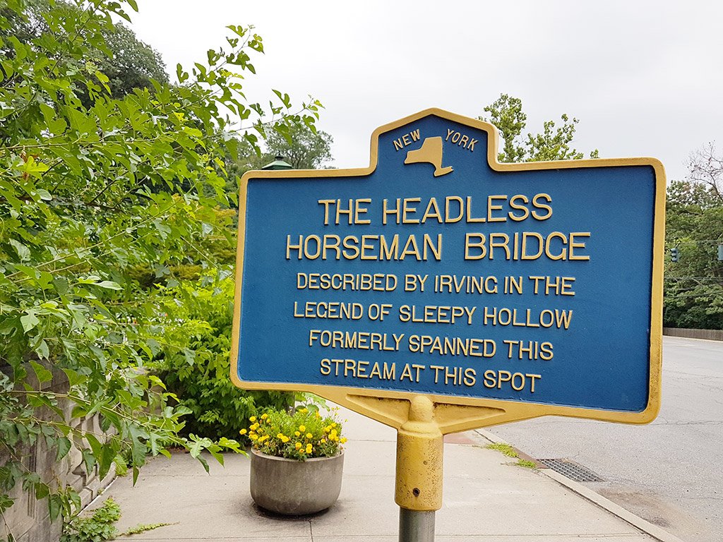 Letrero que indica la ubicación del famoso puente del Jinete sin Cabeza descrito por Washington Irving en su relato corto. Foto de Andrea Hoare Madrid