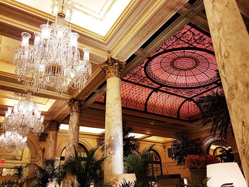 Lobby del Hotel Plaza de Manhattan, uno de los mejores hoteles de Nueva York - Foto de Andrea Hoare Madrid