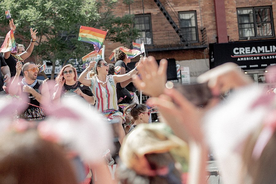 Desfile de la Semana del Orgullo en Nueva York, foto de Brian Kyed on Unsplash disponible en 