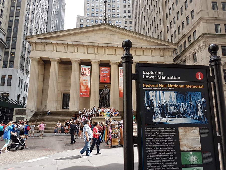 Fachada del Federal Hall National Memorial, edificio histórico. Uno de los Museos gratis de Nueva York. Foto de Andrea Hoare Madrid