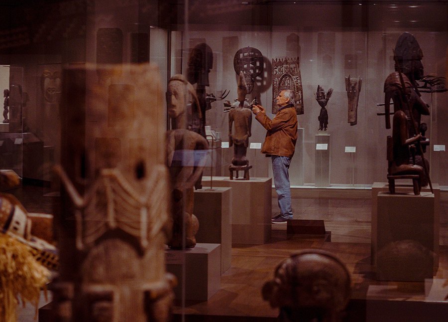 Exhibición de arte africano en el Metropolitan Art Museum de Manhattan - Foto de Alex Simpson on Unsplash disponible en https://unsplash.com/photos/X4CC4TJ7aH4