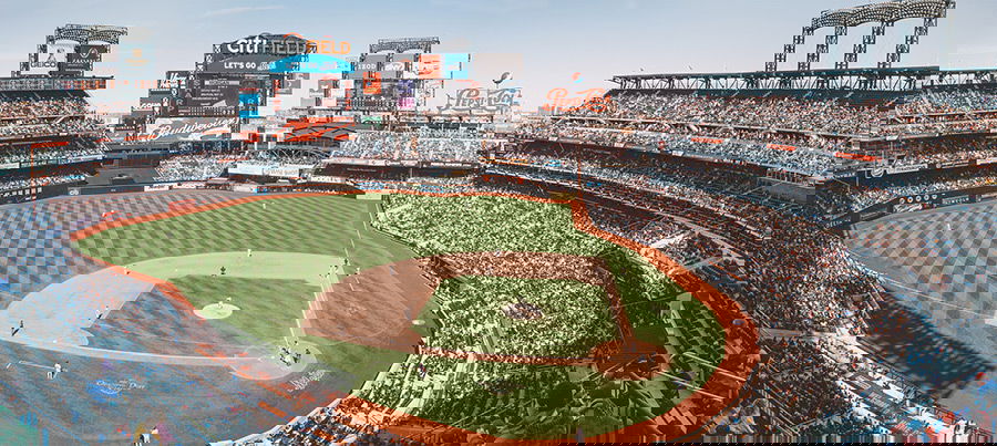 Campo de juego del Citi Field, Estadio de los Mets en Nueva York (en el Flushing Meadows Corona Park). Foto de Tomas Eidsvold en Unsplash