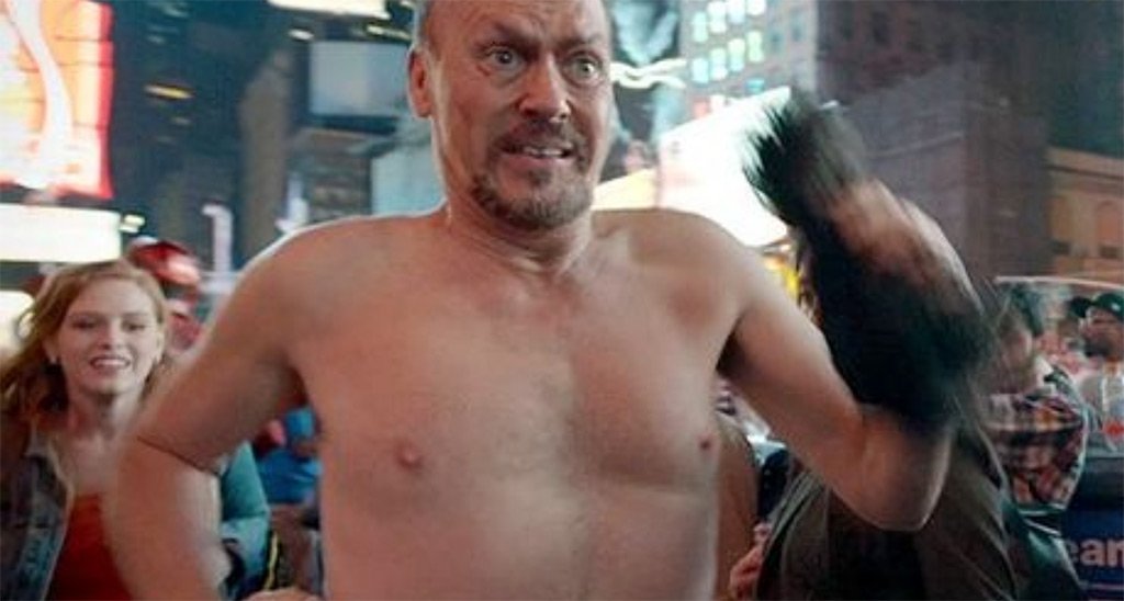 Michael Keaton en la escena de Birdman en la que corre por Times Square - Lista de películas filmadas en Nueva York