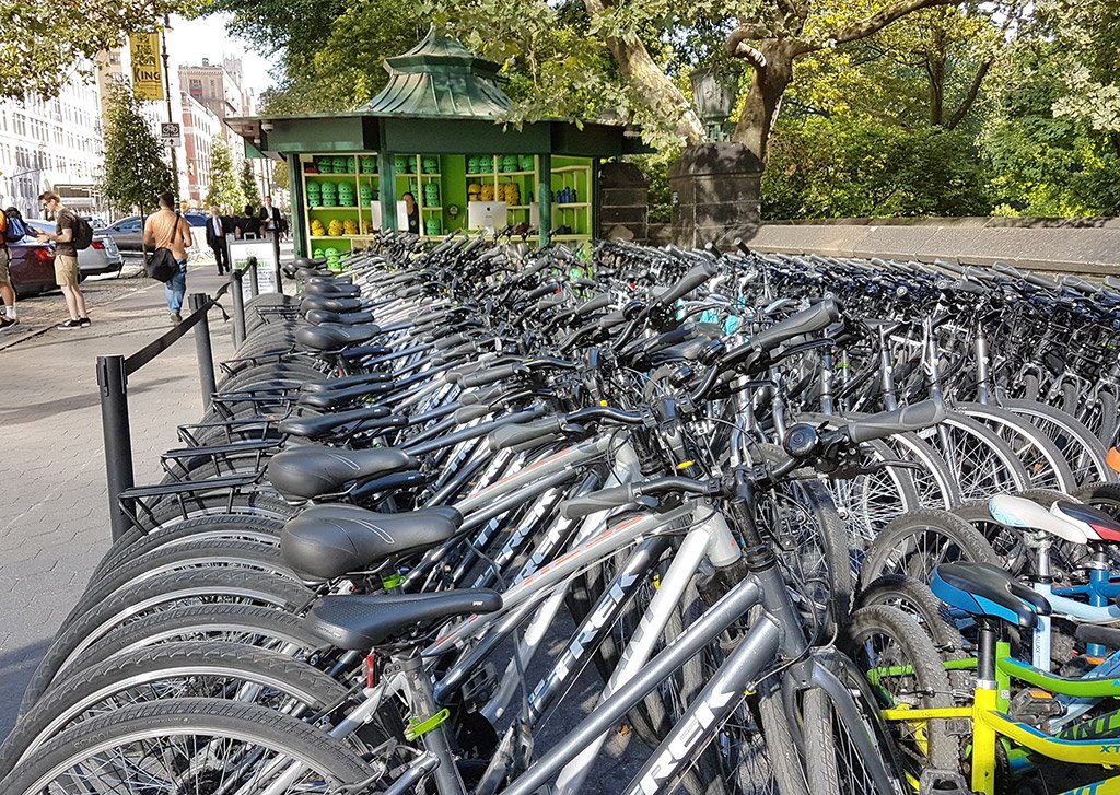 Kiosko de alquiler de bicicletas en Central Park - Foto de AHM