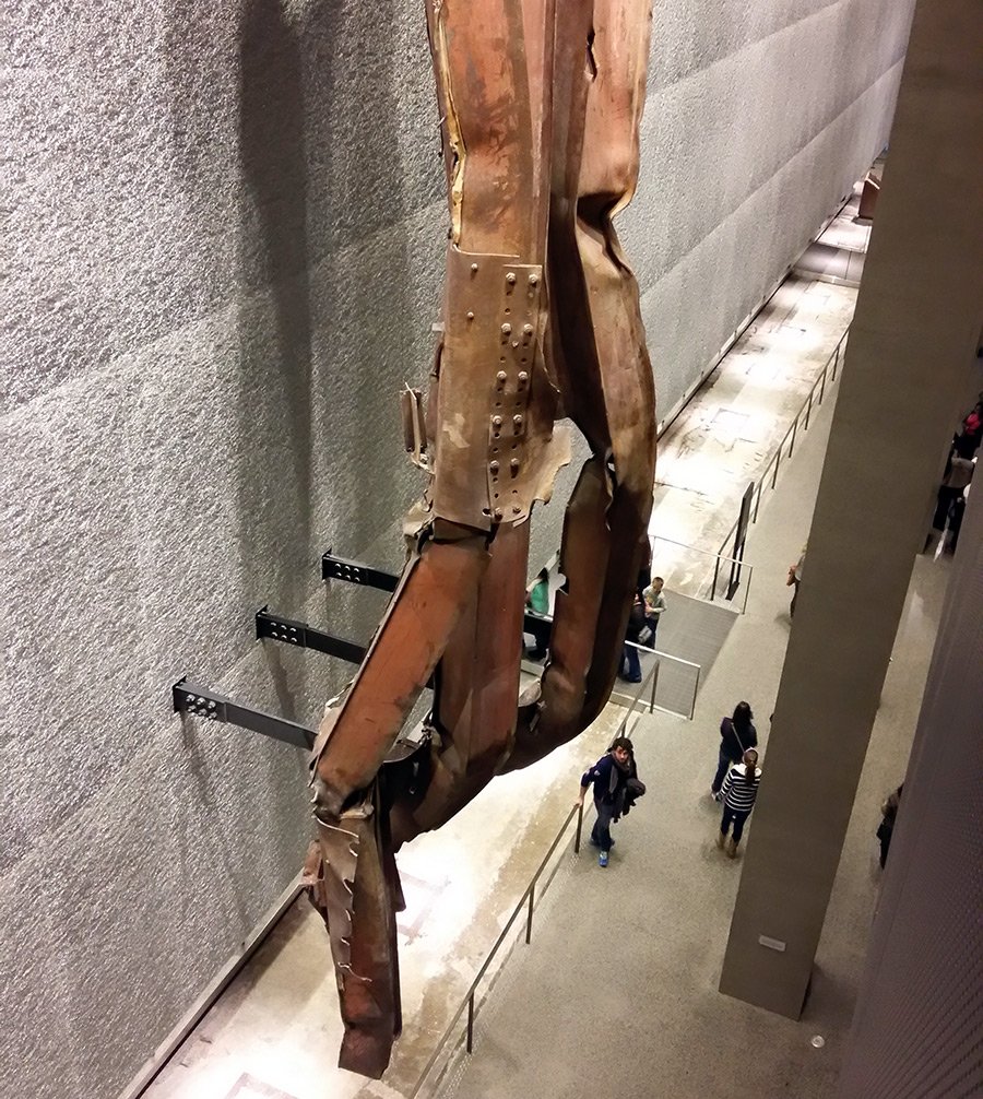 Cruz de vigas de acero de la torre norte en el Museo Memorial del 9/11 - Foto de Andrea Hoare Madrid - Newyorkando