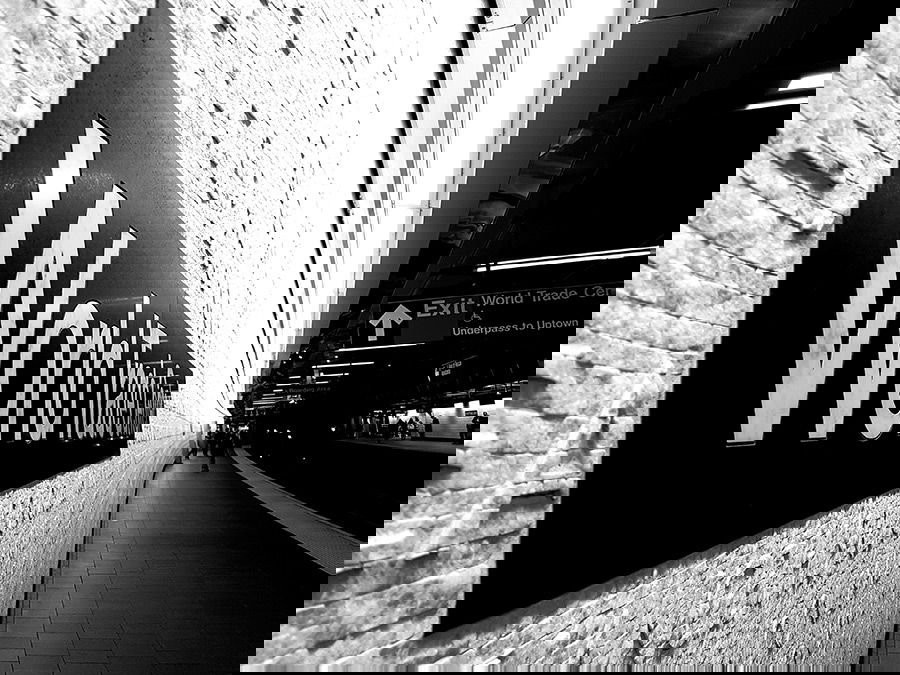 Andén de la estación del World Trade Center en blanco y negro - Foto de Andrea Hoare Madrid