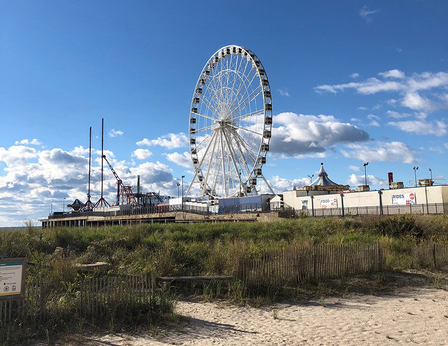 Perfil de Atlantic City junto a la costa. Foto de Kealan Burke en Unsplash disponible en https://unsplash.com/photos/fTsUGuLxAlA