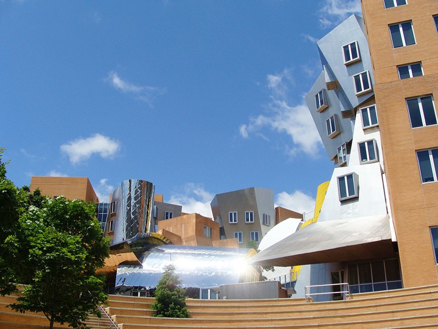 Edificio del centro Ray and Maria Stata diseñado por Frank Gehry en el MIT - Foto de Andrea Hoare Madrid