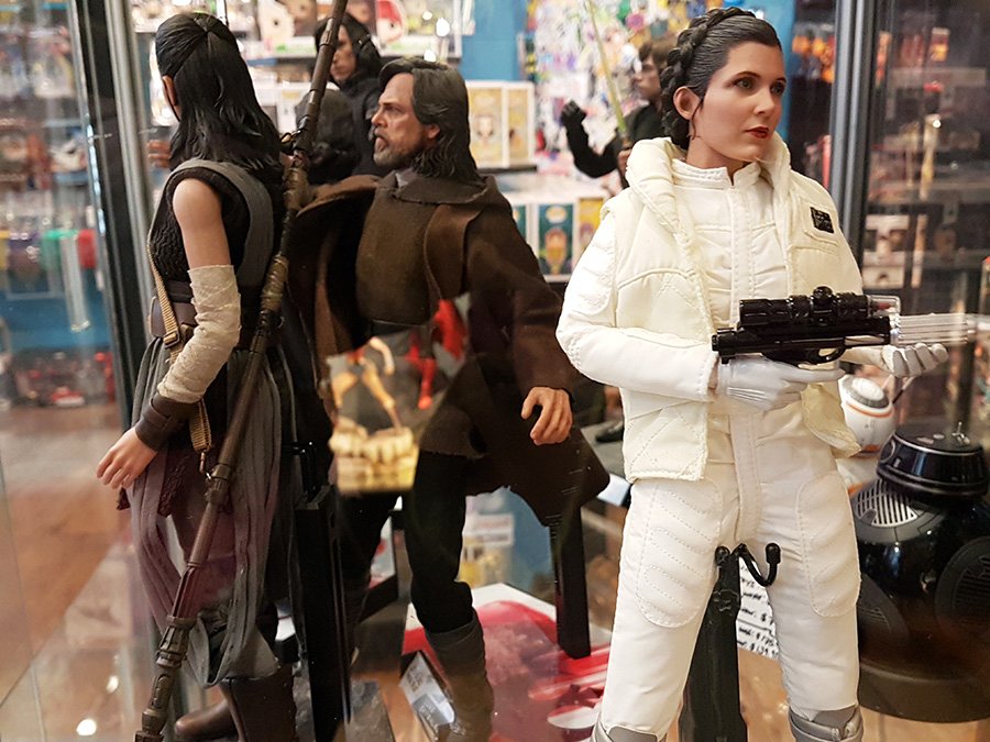 Figure Action de la Princesa Leia y Luke Skywalker en la tienda Forbidden Planet en Union Square - Foto de Andrea Hoare Madrid