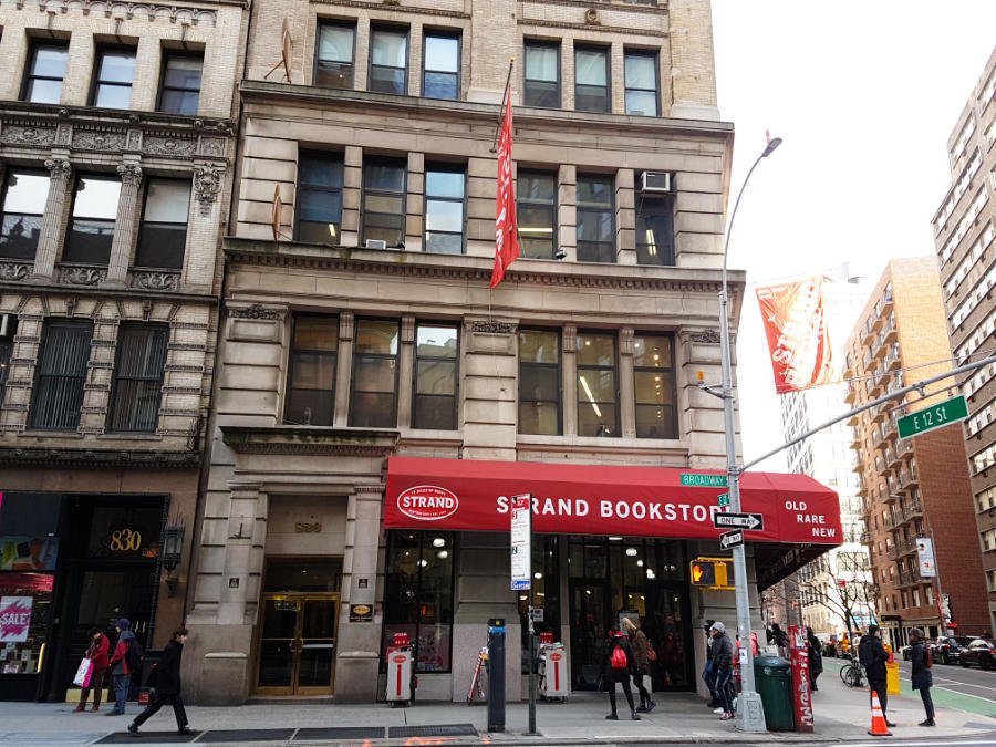 Exterior de la sede principal de Strand Bookstore en Manhattan - Foto de Andrea Hoare Madrid
