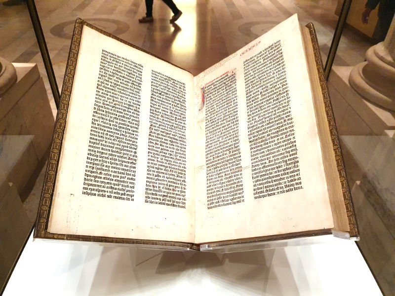 Bliblia de Guttenberg expuesta en la exhibición Treasures de la BPNY - Foto de Andrea Hoare Madrid