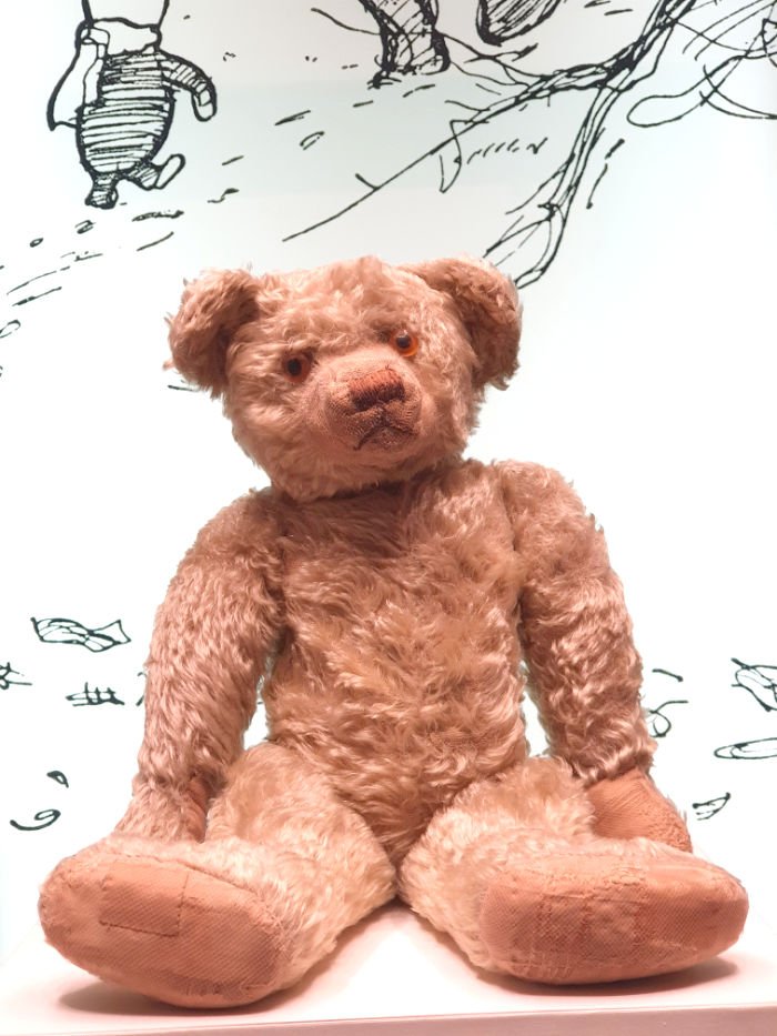 Peluche original de Winnie the Pooh expuesto en la Exhibición Treasures de la BPNY - Foto de Andrea Hoare Madrid