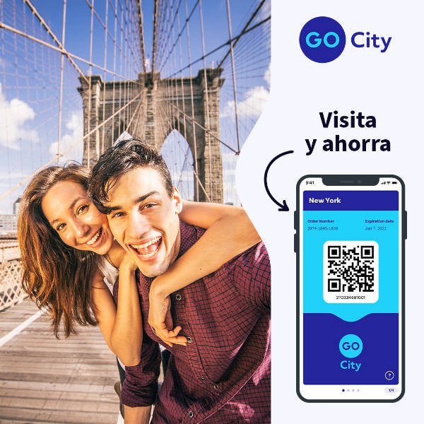 Foto de pareja usando la tarjeta turística Go City Pass digital